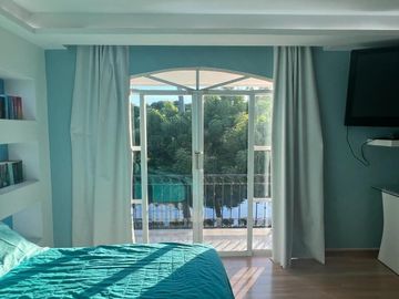 VENTA DE CASA  A LADO DE RIO CON ALBERCA, PALAPA Y  EXTENSO TERRENO