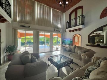 VENTA DE CASA  A LADO DE RIO CON ALBERCA, PALAPA Y  EXTENSO TERRENO