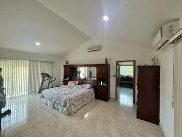 VENTA DE CASA  A LADO DE RIO CON ALBERCA, PALAPA Y  EXTENSO TERRENO