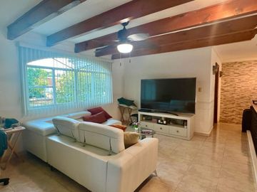 VENTA DE CASA  A LADO DE RIO CON ALBERCA, PALAPA Y  EXTENSO TERRENO