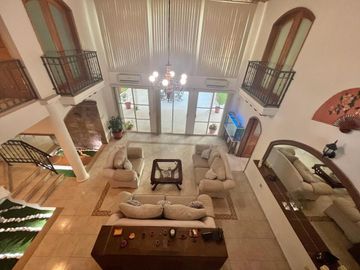 VENTA DE CASA  A LADO DE RIO CON ALBERCA, PALAPA Y  EXTENSO TERRENO