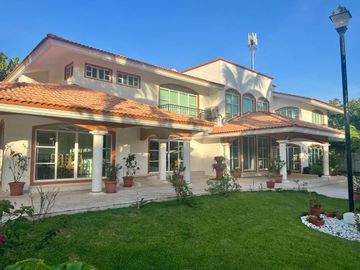 VENTA DE CASA  A LADO DE RIO CON ALBERCA, PALAPA Y  EXTENSO TERRENO