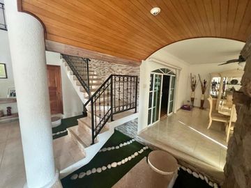 VENTA DE CASA  A LADO DE RIO CON ALBERCA, PALAPA Y  EXTENSO TERRENO