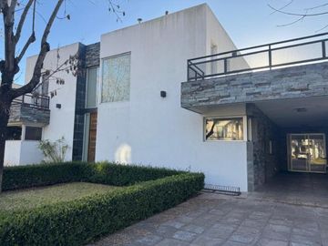 Casa en Barrio Santa Ana