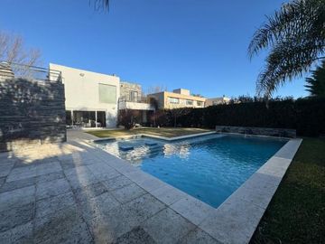 Casa en Barrio Santa Ana