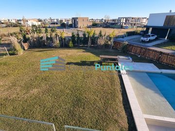 Casa en Lagos de Canning con 4 dormitorios sobre gran lote de 940 m2