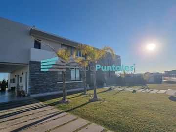 Casa en Lagos de Canning con 4 dormitorios sobre gran lote de 940 m2