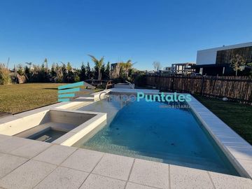 Casa en Lagos de Canning con 4 dormitorios sobre gran lote de 940 m2