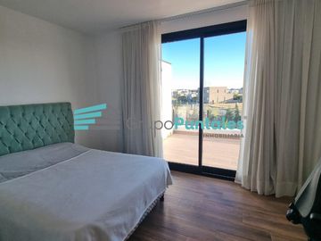 Casa en Lagos de Canning con 4 dormitorios sobre gran lote de 940 m2