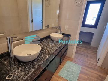 Casa en Lagos de Canning con 4 dormitorios sobre gran lote de 940 m2