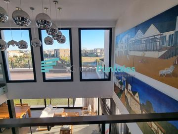 Casa en Lagos de Canning con 4 dormitorios sobre gran lote de 940 m2