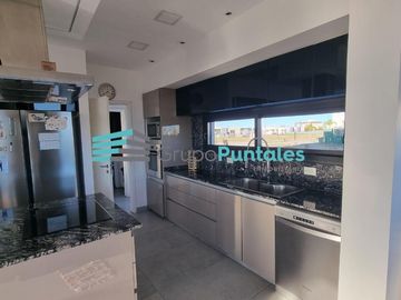 Casa en Lagos de Canning con 4 dormitorios sobre gran lote de 940 m2