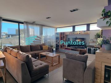 Casa en Lagos de Canning con 4 dormitorios sobre gran lote de 940 m2