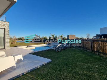 Casa en Lagos de Canning con 4 dormitorios sobre gran lote de 940 m2