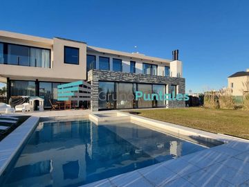 Casa en Lagos de Canning con 4 dormitorios sobre gran lote de 940 m2