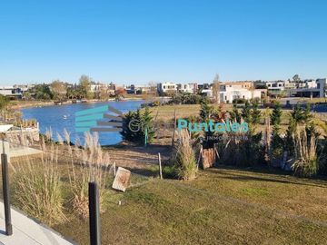 Casa en Lagos de Canning con 4 dormitorios sobre gran lote de 940 m2