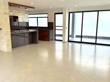 Amplia y cómoda casa en venta en fracc. La Finca