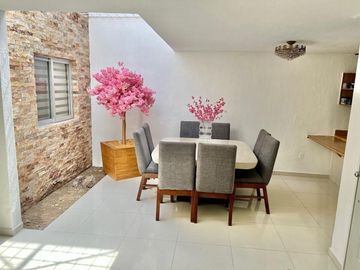 Casa en venta Remodelada en Lomas de la Victoria San Pedro Tlaquepaque