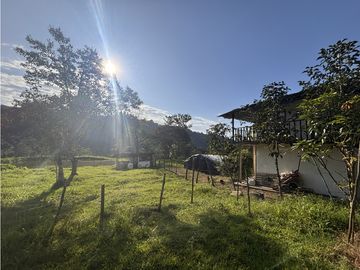 ¡OPORTUNIDAD! Finca 7.9Ha, 350+m río, laguna, bosque y agua cristalina