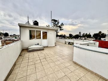 Casa Amplia y Funcional con Terraza en Paseos de Churubusco – 4 Niveles