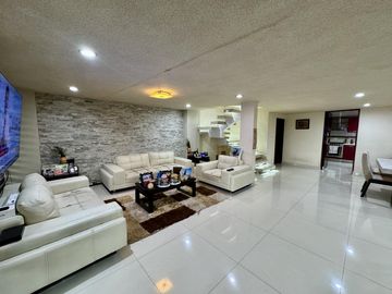 Casa Amplia y Funcional con Terraza en Paseos de Churubusco – 4 Niveles