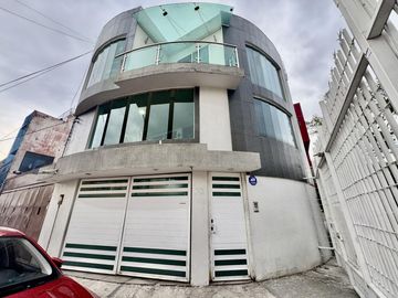 Casa Amplia y Funcional con Terraza en Paseos de Churubusco – 4 Niveles