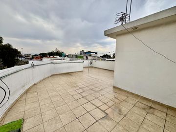 Casa Amplia y Funcional con Terraza en Paseos de Churubusco – 4 Niveles