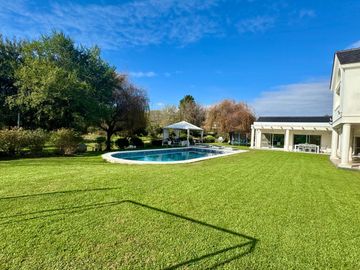 PROPIEDAD DE CATEGORÍA A LA VENTA / COUNTRY EL BOSQUE