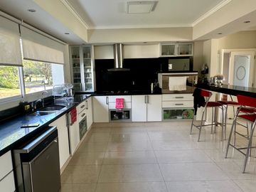PROPIEDAD DE CATEGORÍA A LA VENTA / COUNTRY EL BOSQUE