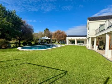 PROPIEDAD DE CATEGORÍA A LA VENTA / COUNTRY EL BOSQUE