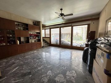 Chalet sobre 2 lotes, 4 ambientes, pileta, quincho