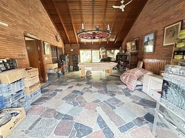 Chalet sobre 2 lotes, 4 ambientes, pileta, quincho
