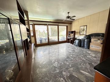 Chalet sobre 2 lotes, 4 ambientes, pileta, quincho