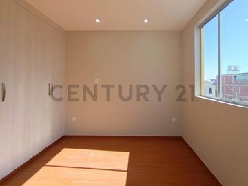 VENTA DE CASA EN ESTRENO