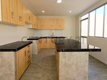 VENTA DE CASA EN ESTRENO
