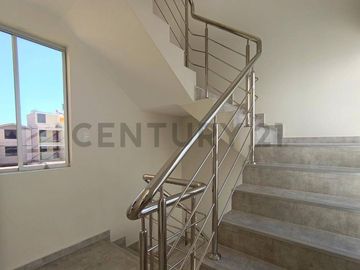 VENTA DE CASA EN ESTRENO