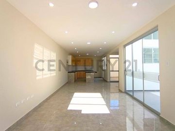 VENTA DE CASA EN ESTRENO