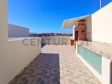 VENTA DE CASA EN ESTRENO