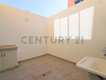 VENTA DE CASA EN ESTRENO