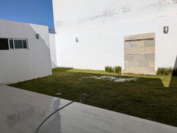 Casa en Venta Juriquilla, Sala de Tv, Estudio o 4ta Recámara, Amplios Espacios