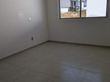Casa en Venta Juriquilla, Sala de Tv, Estudio o 4ta Recámara, Amplios Espacios