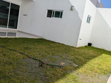 Casa en Venta Juriquilla, Sala de Tv, Estudio o 4ta Recámara, Amplios Espacios