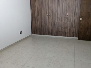 Casa en Venta Juriquilla, Sala de Tv, Estudio o 4ta Recámara, Amplios Espacios