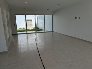 Casa en Venta Juriquilla, Sala de Tv, Estudio o 4ta Recámara, Amplios Espacios