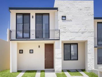 Casa en Venta Cimatario, 3 Recámaras, Estudio