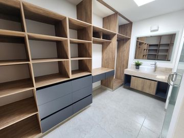 Casa en Venta Cimatario, 3 Recámaras, Estudio