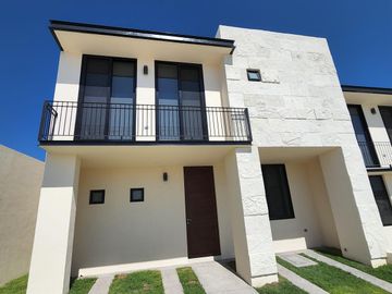 Casa en Venta Cimatario, 3 Recámaras, Estudio