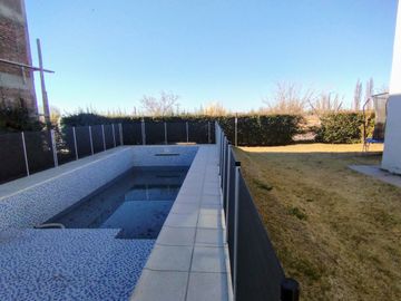 Casa en venta de 3 dormitorios c/ cochera en San Rafael
