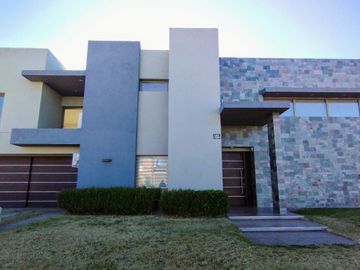 Casa en venta de 3 dormitorios c/ cochera en San Rafael