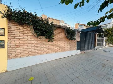 CASA 3 DORMITORIOS, 2 BAÑOS B° FUCHS-APTO CRÉDITO